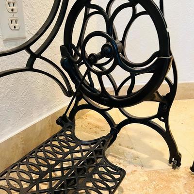 Metal Singer Sewing Bases. (GR-JM)