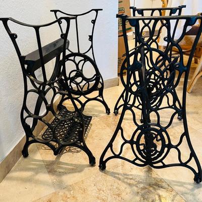 Metal Singer Sewing Bases. (GR-JM)