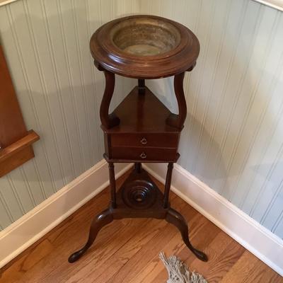 516 Vintage Madison Square Furniture Reproduction Wash / Wig Stand