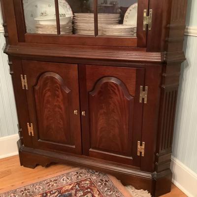 520 Chippendale Style Mahogany Glass Front Door Corner Cabinet