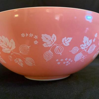 Vintage Set of Pink Gooseberry Pyrex Nesting Bowls (K-HS)