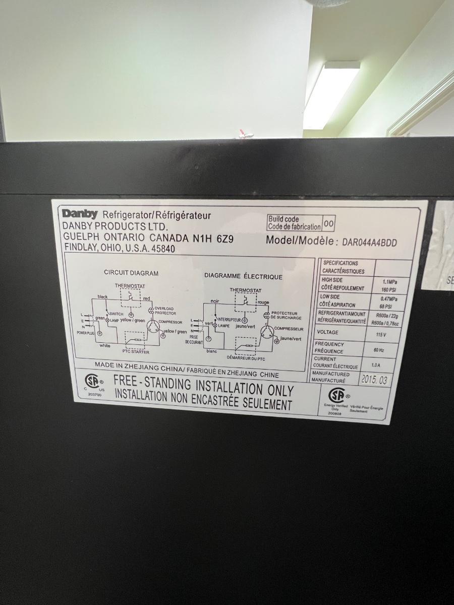 DANBY Mini Fridge *Read Details