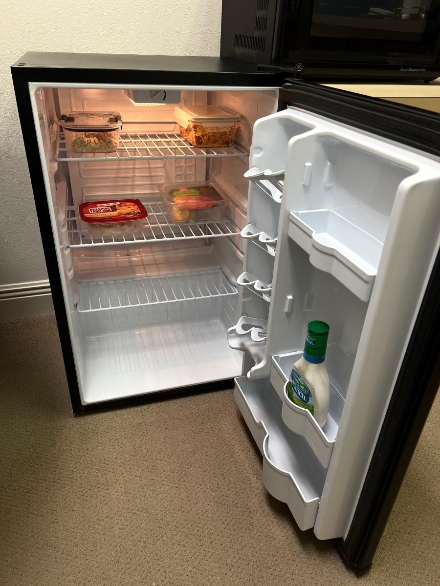 DANBY Mini Fridge *Read Details