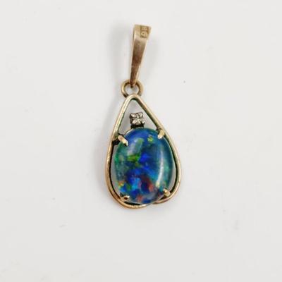 9K GOLD AUSTRALIAN GREEN OPAL PENDANT
