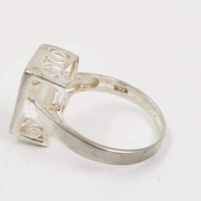 BEAUTIFUL. 925 SILVER W/ CZ RING SIZE 7.75
