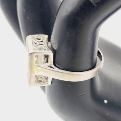 BEAUTIFUL. 925 SILVER W/ CZ RING SIZE 7.75