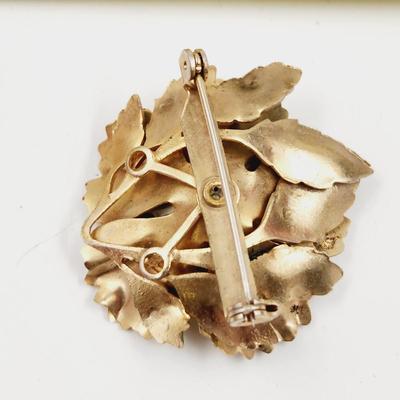 VINTAGE GOLD TONED FLOWER BROOCH / PIN