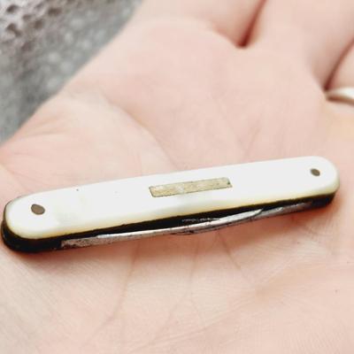 VINTAGE MOTHER OF PEARL KNIFE