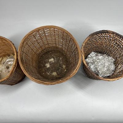 Lot of Medium Sized Weaved Wicker Decorative Baskets