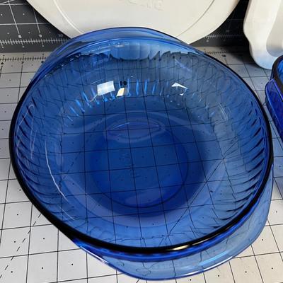 BLUE Pyrex Dishes plus 1 Glass Lid