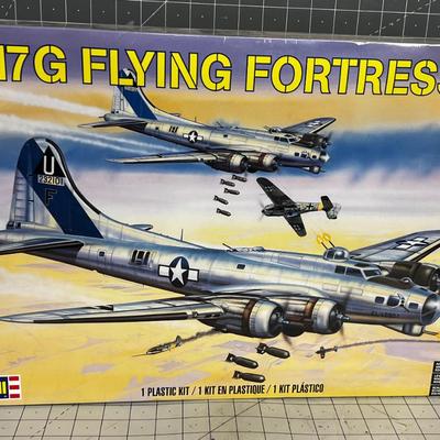 B-17 Flying Fortress Model NEW sealed 