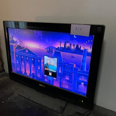 Sanyo TV w/ remote