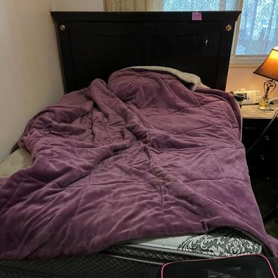 Full Size Black bed