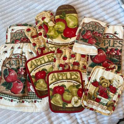 Kitchen towels and pot holders
