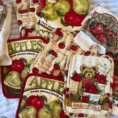 Kitchen towels and pot holders