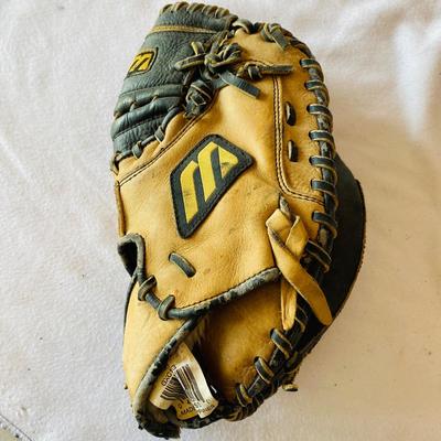 Lot of Baseball Gloves (GR-SL)