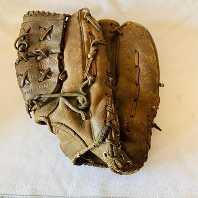 Lot of Baseball Gloves (GR-SL)