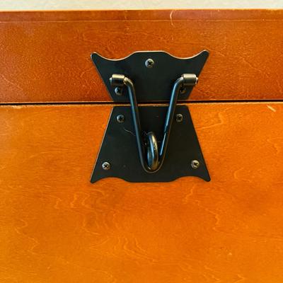 Box Table on Metal Stand  (LR-JM)