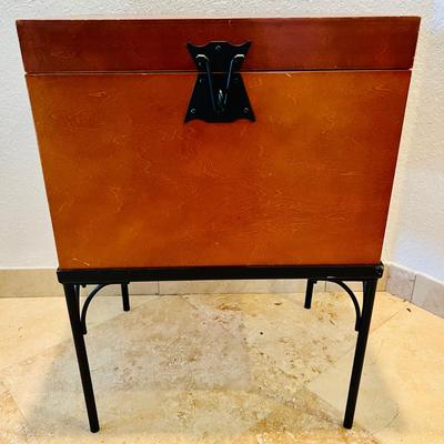 Box Table on Metal Stand  (LR-JM)