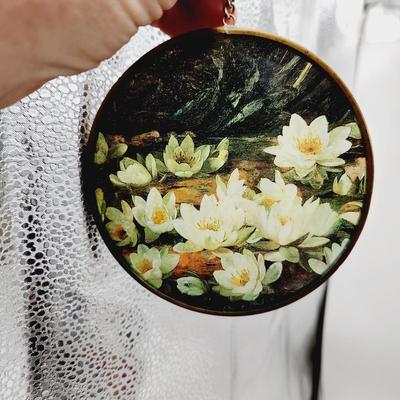 CUTE GLASS FLOWER SUN CATCHER