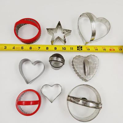 FUN SET OF COOKIE CUTTERS - ALUMINUM & PLASTIC