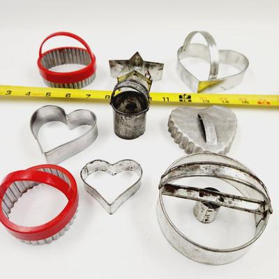 FUN SET OF COOKIE CUTTERS - ALUMINUM & PLASTIC
