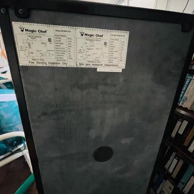 Magic Chef Mini Fridge (L-NM)