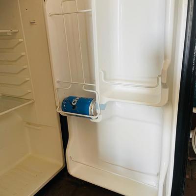 Magic Chef Mini Fridge (L-NM)