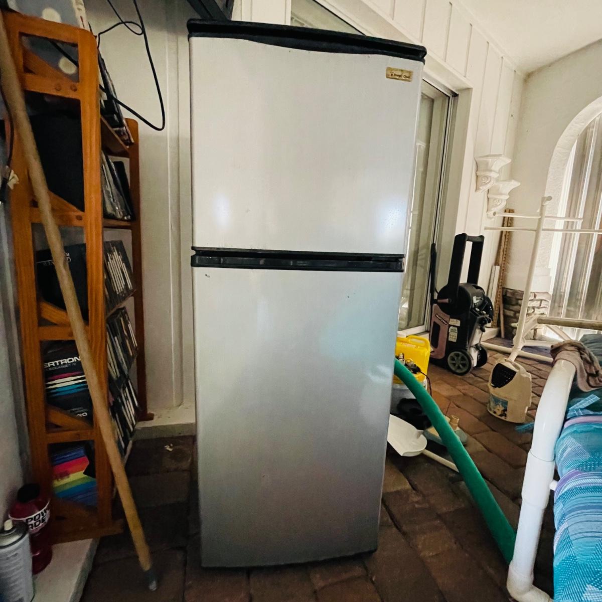 Magic Chef Mini Fridge (LNM)