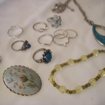 Lot of costume rings & other