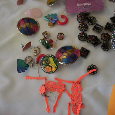 Lot of broken Jewelry & parts