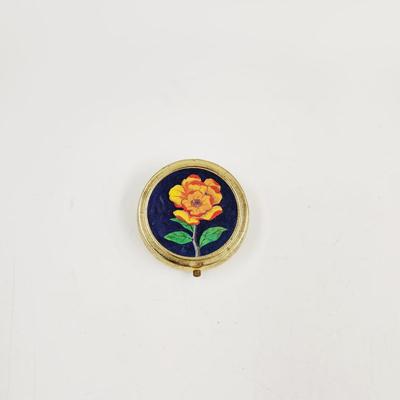 BRASS FLOWER PILL BOX THAT IS ROUND