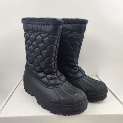 NEW SIZE 7 SNOW BOOTS