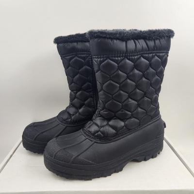 NEW SIZE 7 SNOW BOOTS