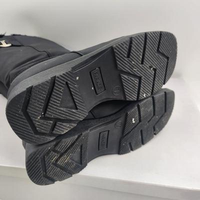 SIZE 7 WARM WOMENS BOOTS