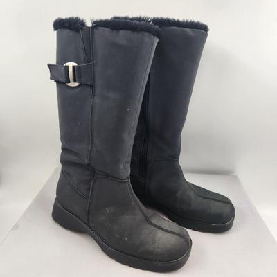 SIZE 7 WARM WOMENS BOOTS