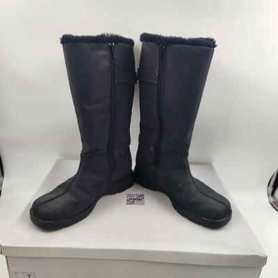 SIZE 7 WARM WOMENS BOOTS