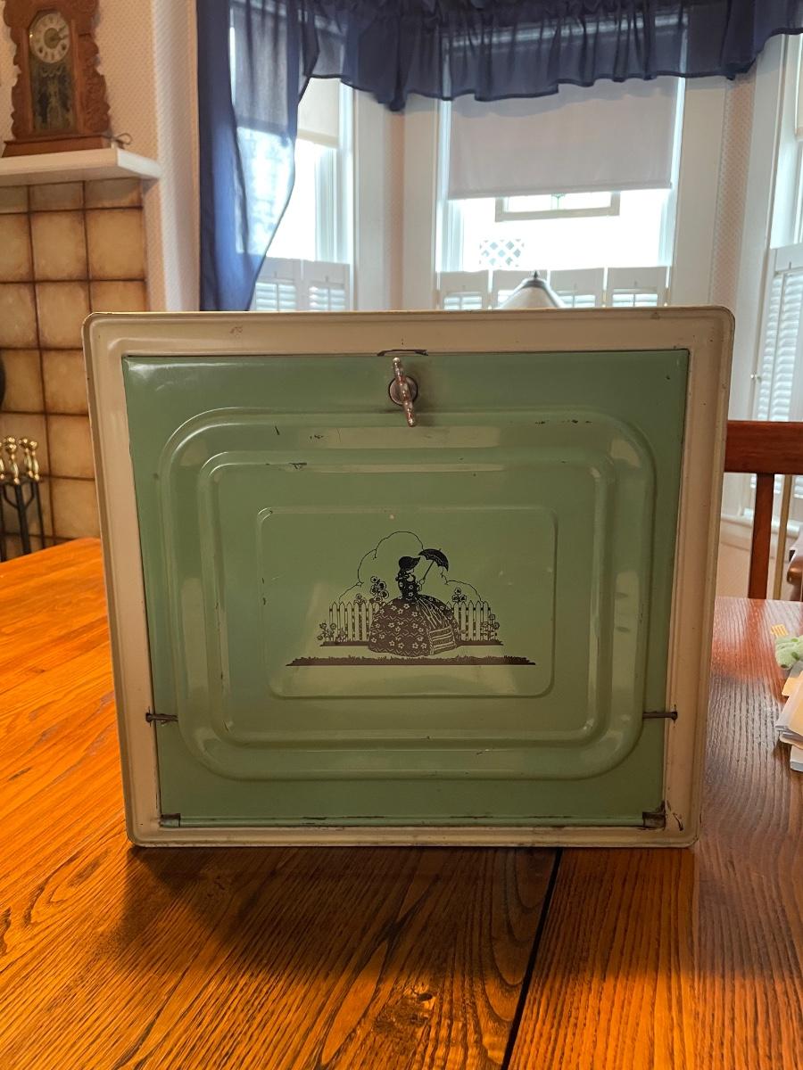Green Bread Box