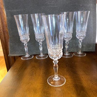 5 champagne flutes