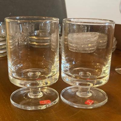 Lot of assorted glassware