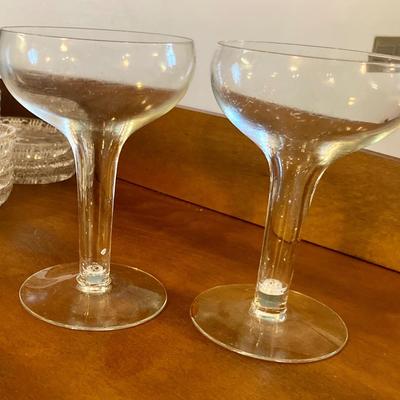 Lot of assorted glassware