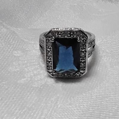 Gorgeous Sapphire Quartz With White Sapphires 925 Ring Size 8.5