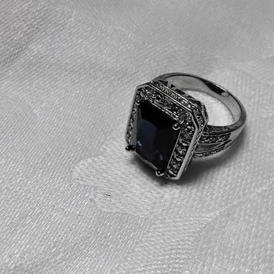 Gorgeous Sapphire Quartz With White Sapphires 925 Ring Size 8.5