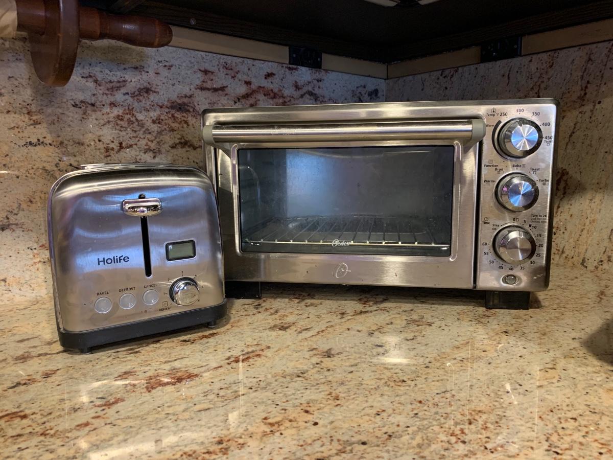 LOT 10R Oster Toaster Oven Model TSSITTVDFL2 & Holife 2Slice Toaster