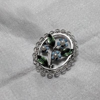 Beautiful Vintage Krementz Brooch