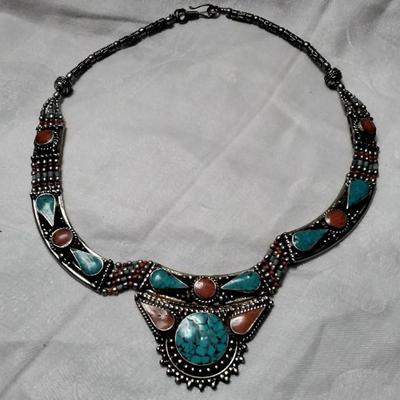Over 35G of  GORGEOUS  Vintage Turquoise Native American Bib Necklace