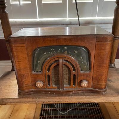 Zenith Table Top Radio