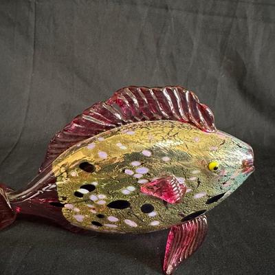 LOVELY DESIGNED GLASS FISH SIGNED BY THAMES GLASS