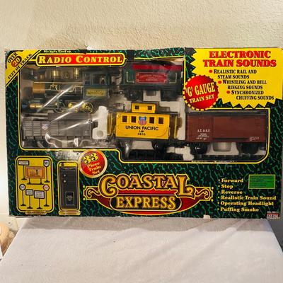 Coastal Express 33 Piece Train Set (GR-SL)