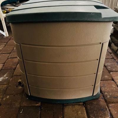 Large Rubbermaid Storage and Pool Equipment (L-JM)